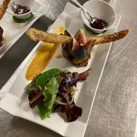 Hotel Aux Vieux Arceaux