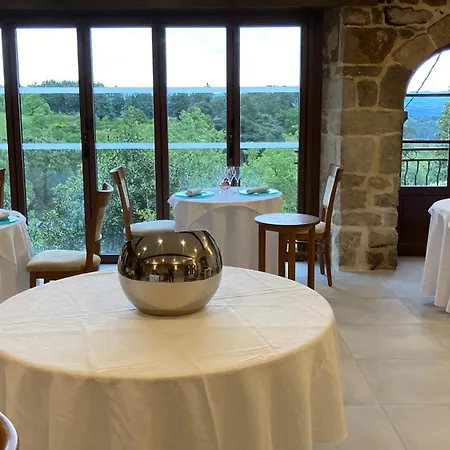 Aux Vieux Arceaux 3*