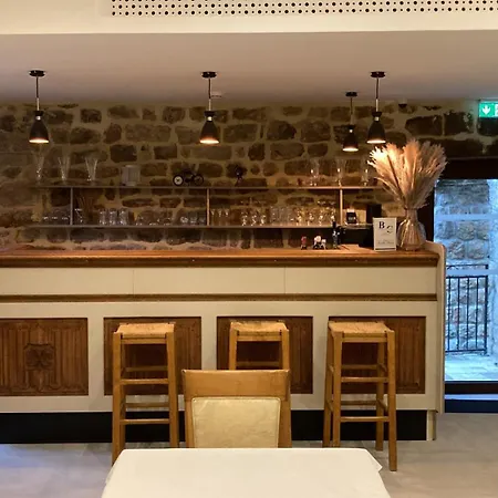 Hotel Aux Vieux Arceaux Mercuer