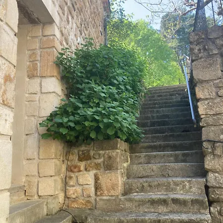 Aux Vieux Arceaux Hotel Mercuer