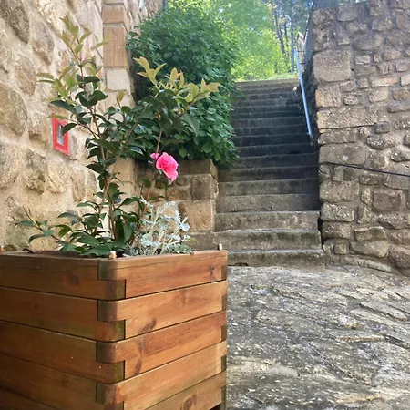 Aux Vieux Arceaux Hotel 3*