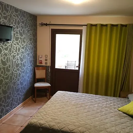 Aux Vieux Arceaux 3*