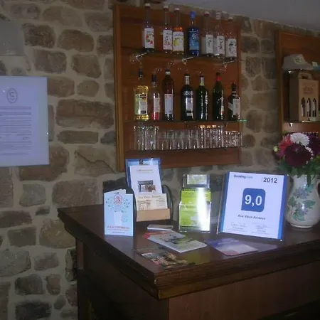 Aux Vieux Arceaux 3*