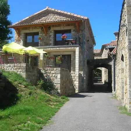 Hotel Aux Vieux Arceaux 3*