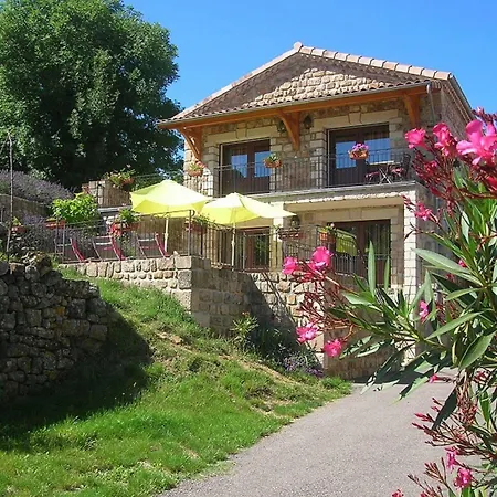 Aux Vieux Arceaux Hotel 3*