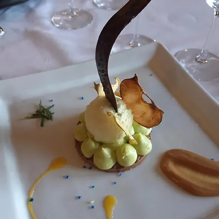 Hotel Aux Vieux Arceaux