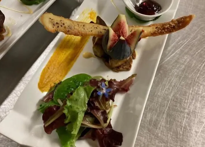 فندق Aux Vieux Arceaux 3*