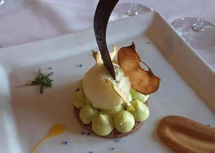 Aux Vieux Arceaux فندق ميركور
