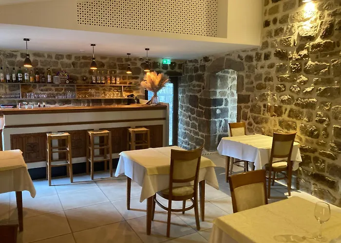 Aux Vieux Arceaux 3*