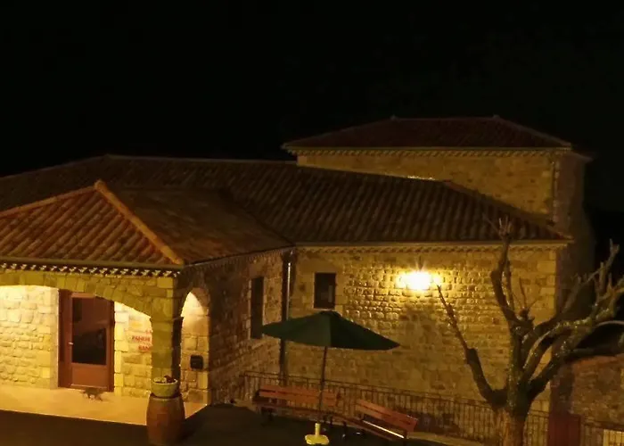 Aux Vieux Arceaux فندق