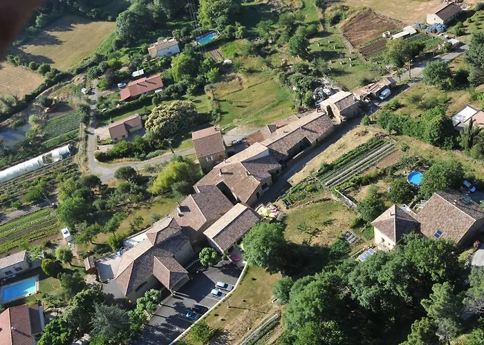 Aux Vieux Arceaux 3*