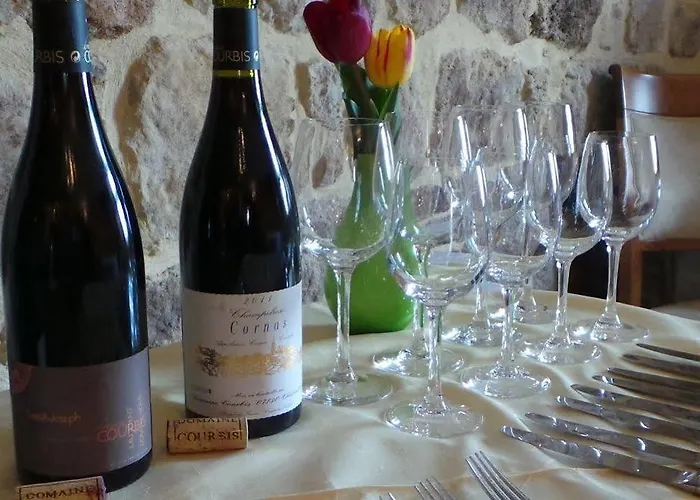 فندق Aux Vieux Arceaux ميركور