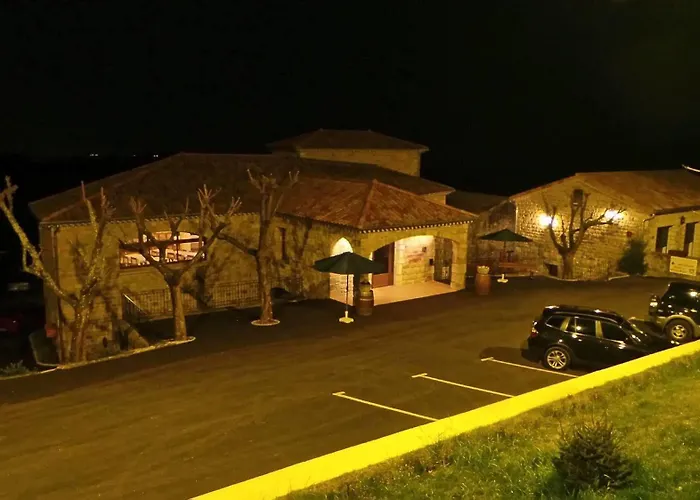 Aux Vieux Arceaux فندق 3*