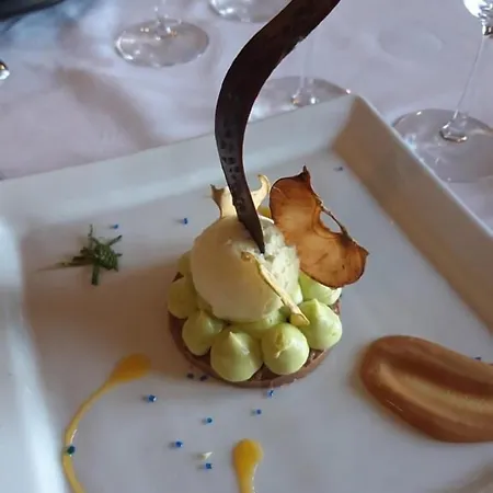 Aux Vieux Arceaux Hotel Mercuer