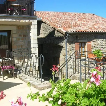 Aux Vieux Arceaux Hotel